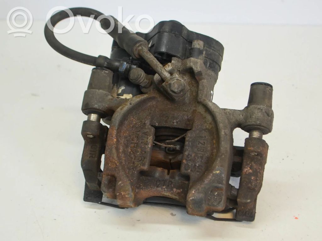 Audi A3 S3 8V Tylny zacisk hamulcowy 