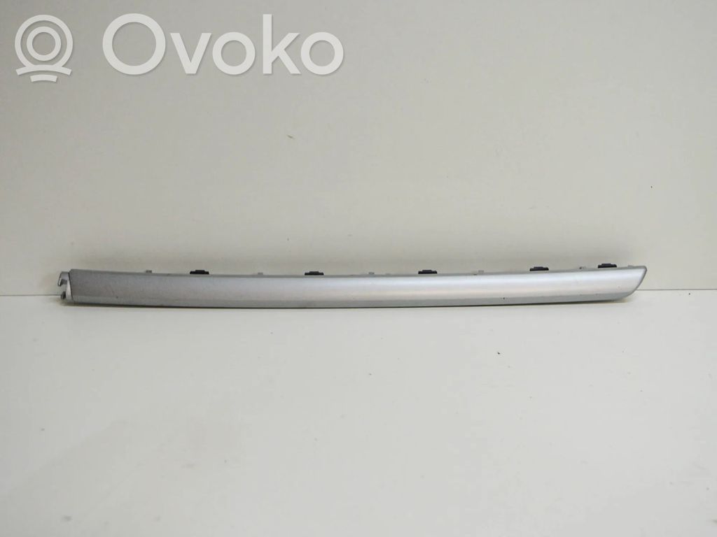 Audi A3 S3 8V Kojelaudan hansikaslokeron lista 
