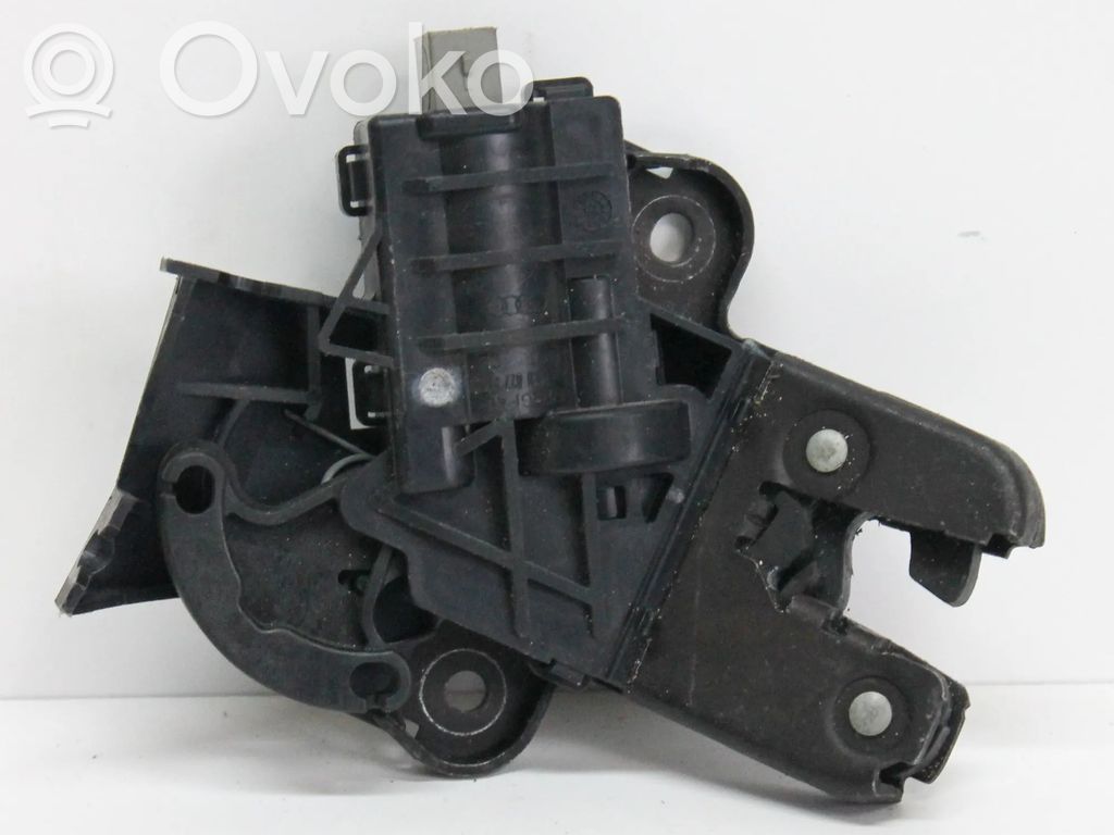 Volkswagen PASSAT B5 Tailgate/trunk/boot lock/catch/latch 