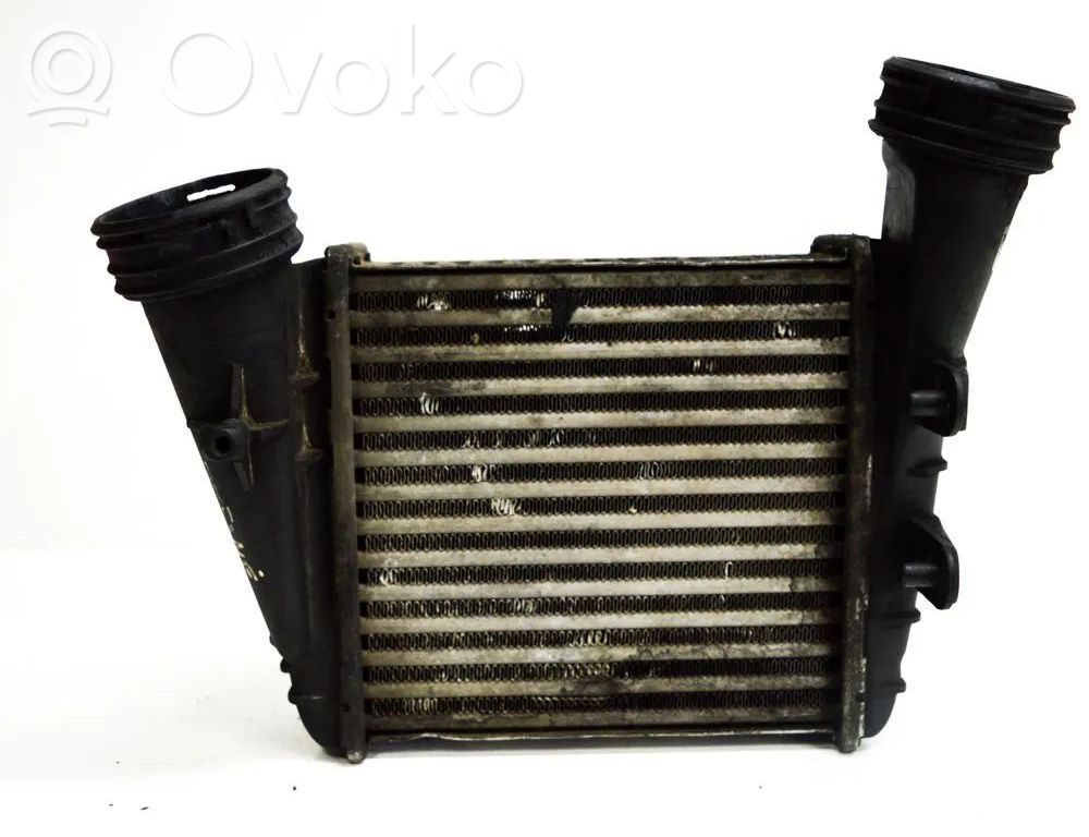 Volkswagen PASSAT B5 Interkūlerio radiatorius 
