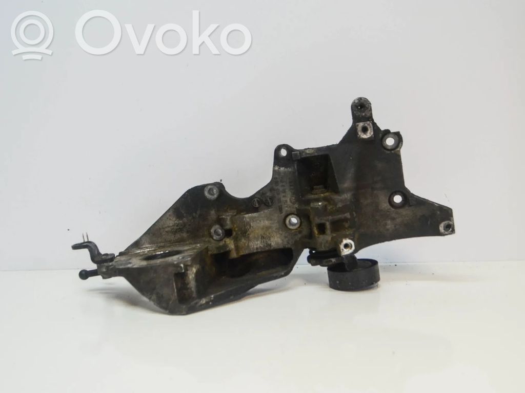 Volkswagen PASSAT B6 Soporte del alternador 