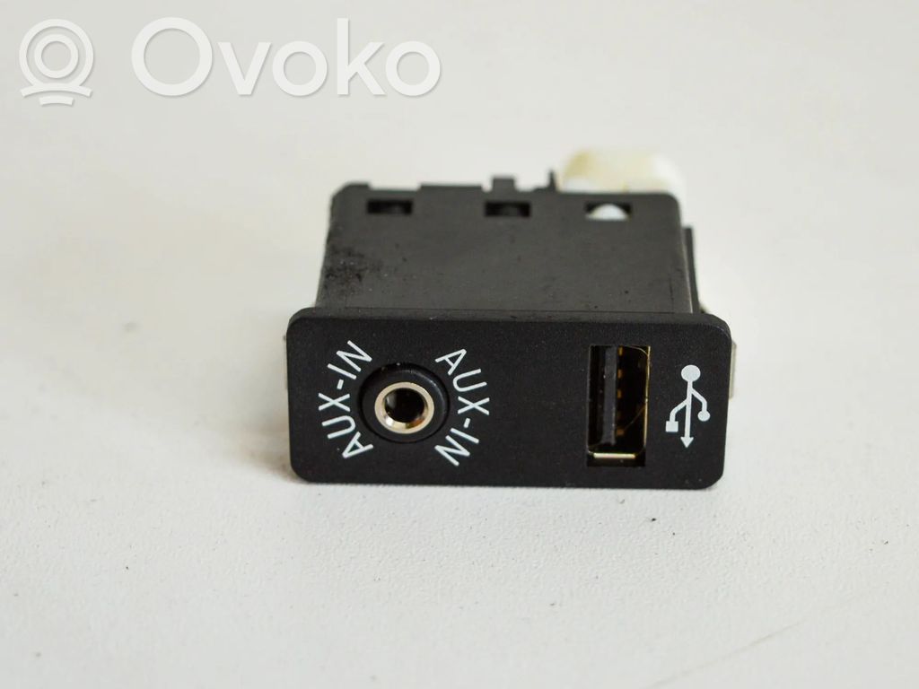 BMW 5 F10 F11 Connettore plug in AUX 