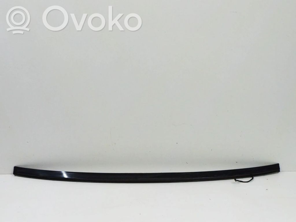 Kolmas/lisäjarruvalo   4G8945097
