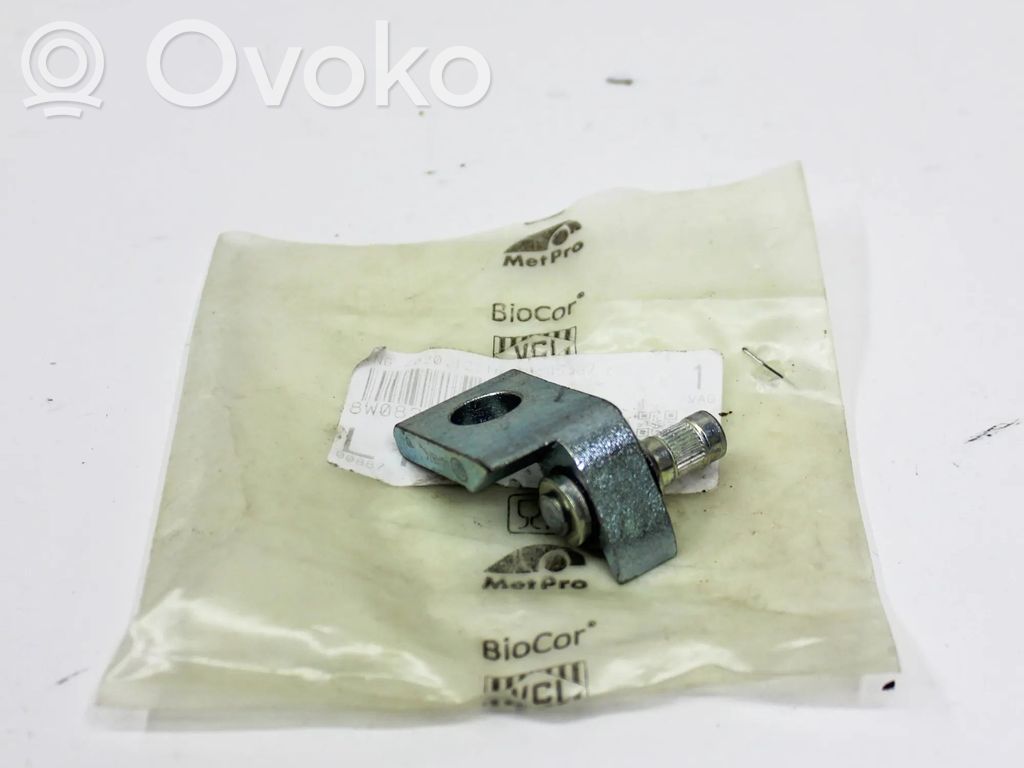 Zawias dolny drzwi tylnych   8W0833405A