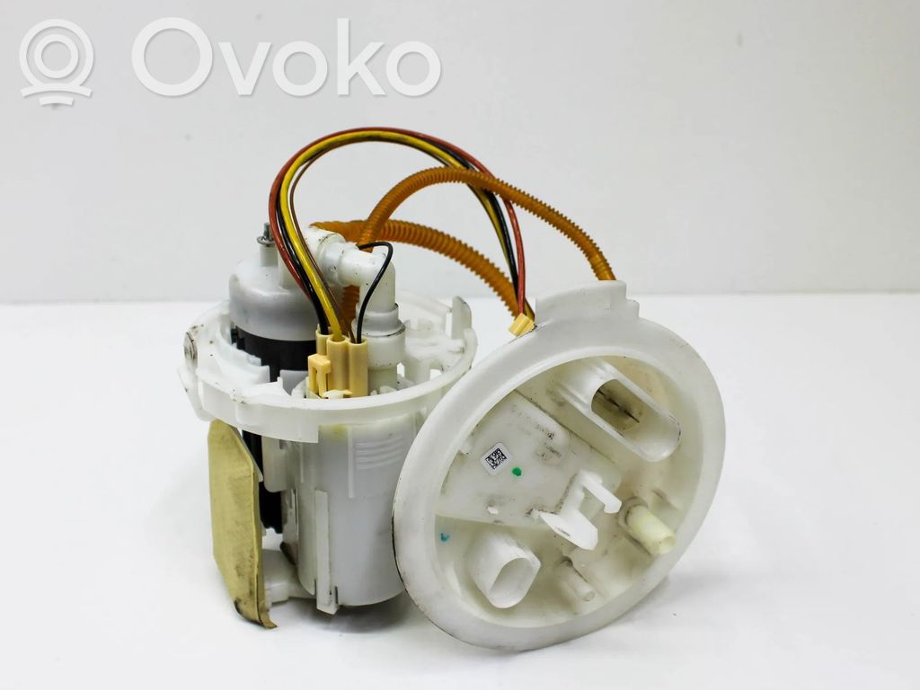 Audi A4 S4 B9 8W Bomba interna de combustible 