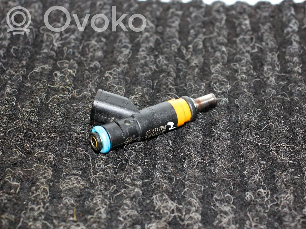 Inyector de combustible   05037479AC