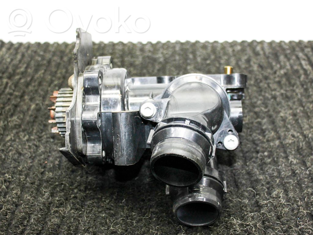Audi Q5 SQ5 8R Vesipumppu 