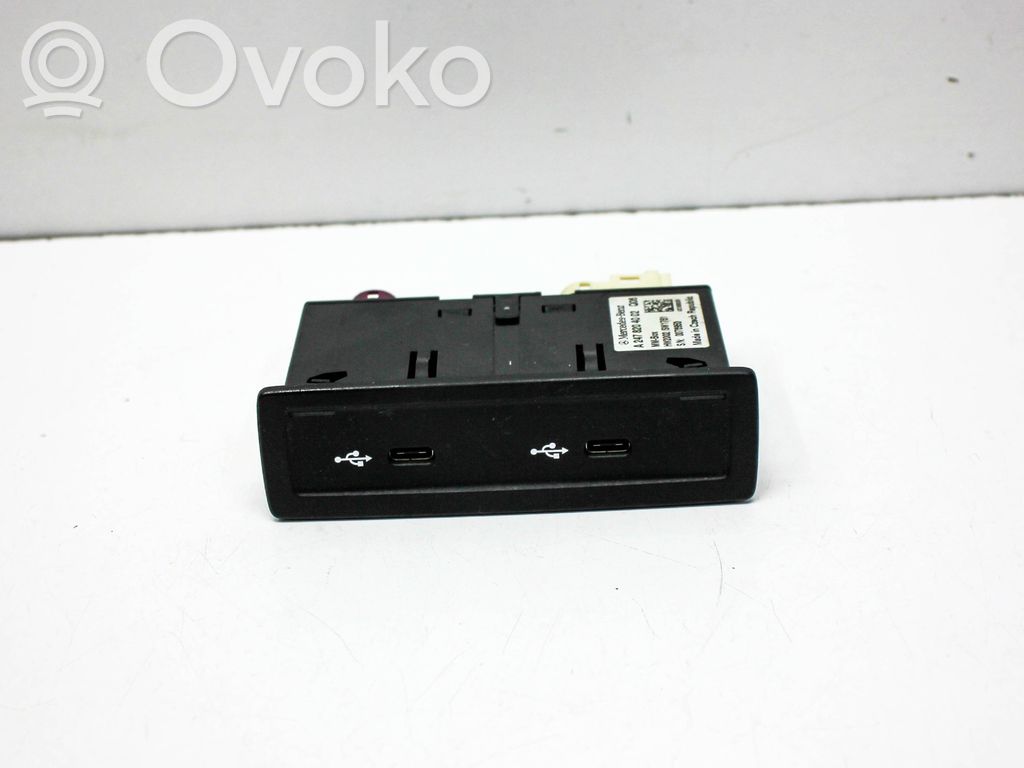 Mercedes-Benz A W177 Enchufe conector USB 