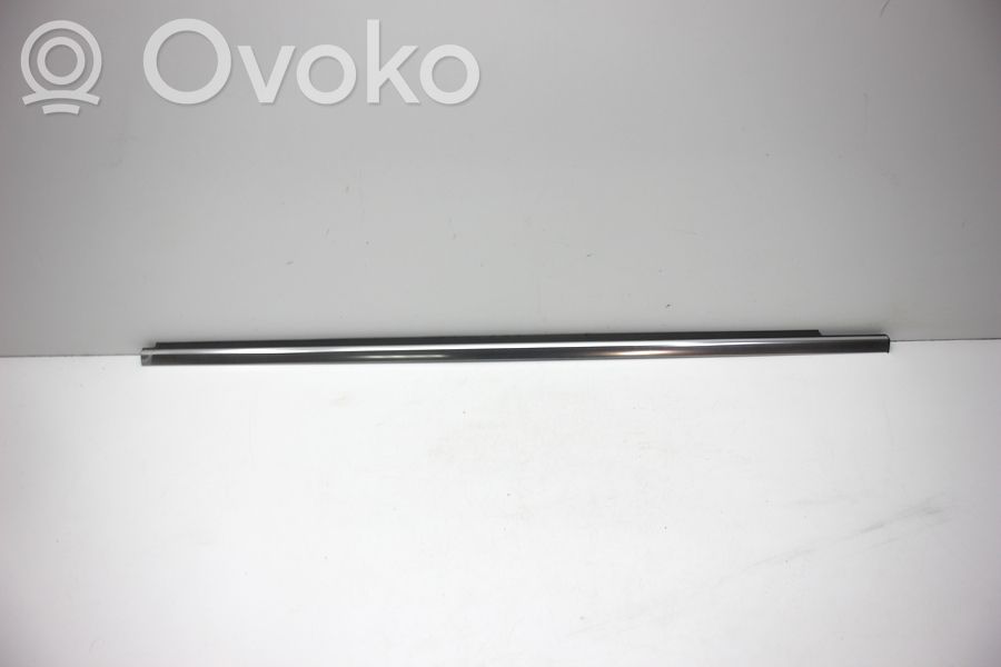 Listwa / Uszczelka szyby drzwi   A2047252765