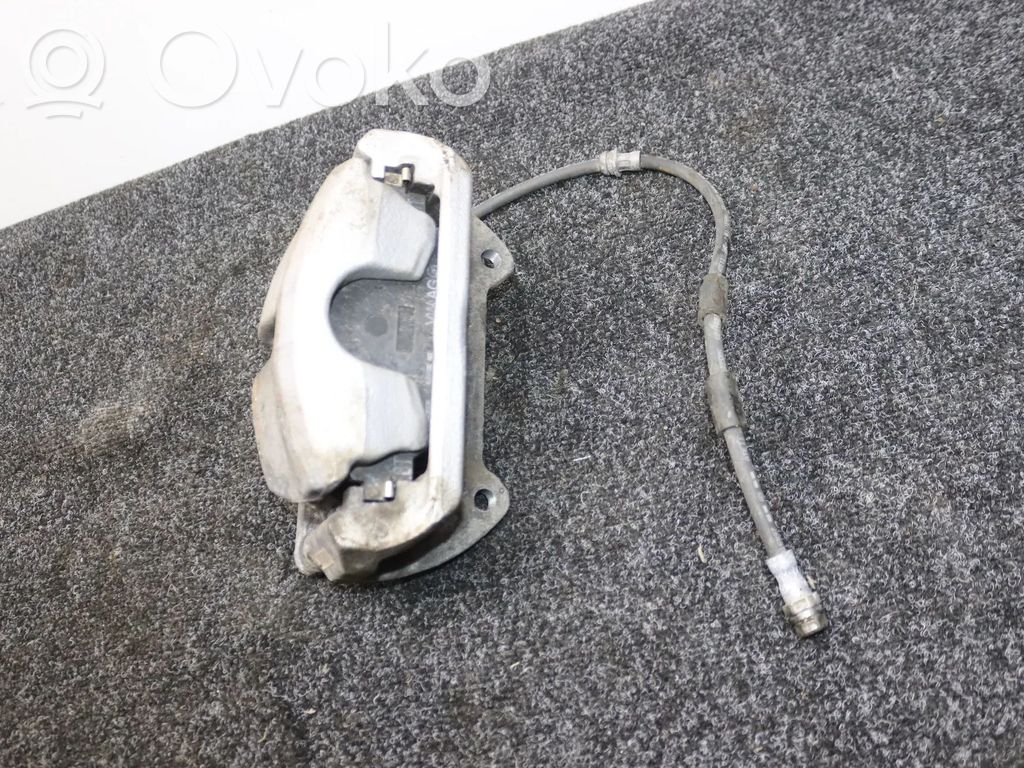 Audi Q3 F3 Zacisk hamulcowy przedni