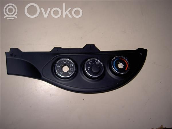 Toyota Yaris Climate control unit 
