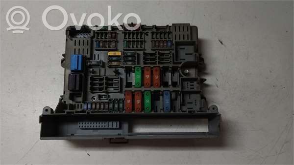 BMW 3 E90 E91 Sulakemoduuli 