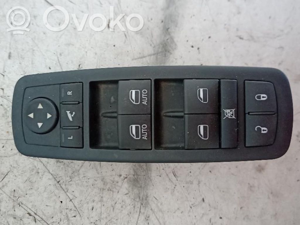 Jeep Cherokee KL Electric window control switch 