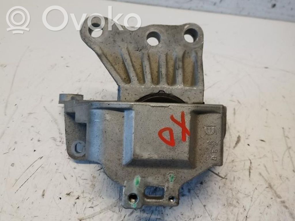 Engine mounting bracket   520903440,520903440,55282328