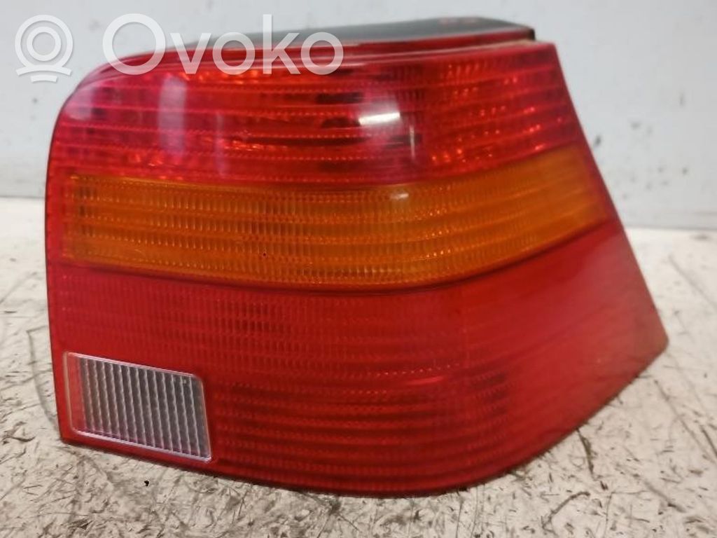 Volkswagen Golf IV Aizmugurējais lukturis virsbūvē 