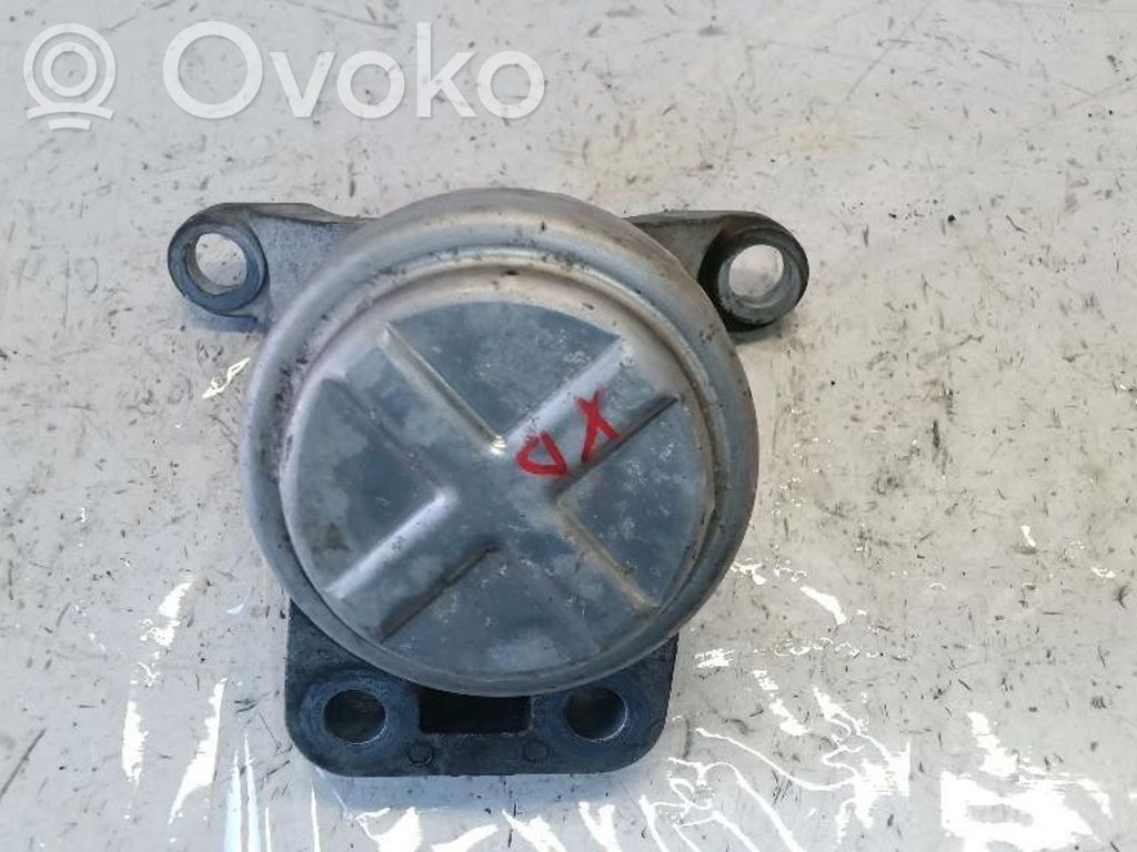 Ford Mondeo MK IV Engine mounting bracket 