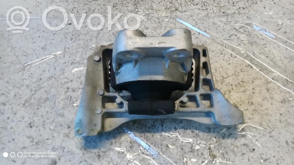 Ford Kuga II Engine mounting bracket 