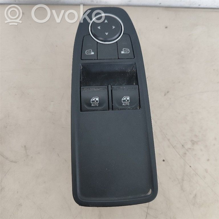 Renault Clio V Electric window control switch 