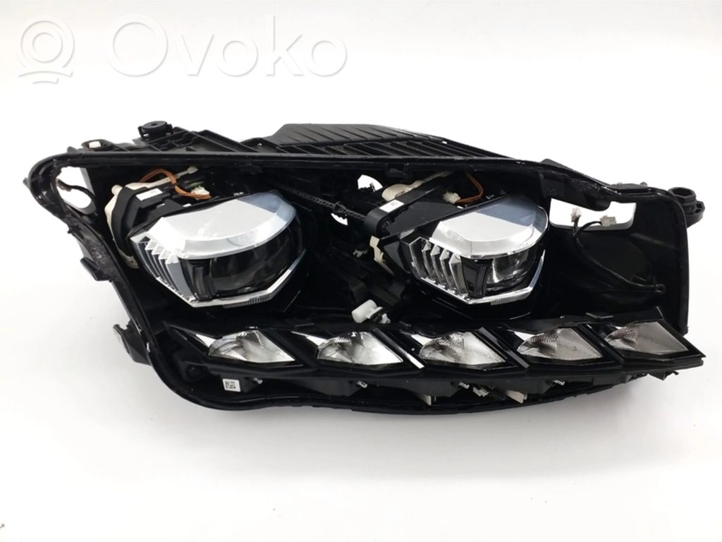 Volkswagen Touareg III Lampa przednia 