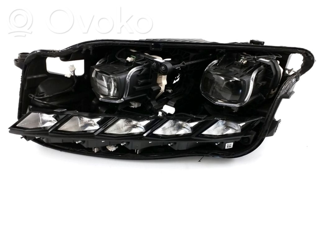 Volkswagen Touareg III Lampa przednia 