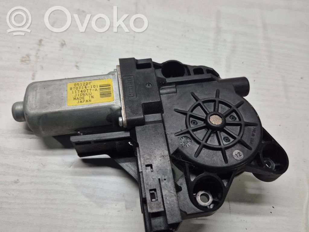 Volvo V70 Elektryczny podnośnik szyby drzwi przednich 