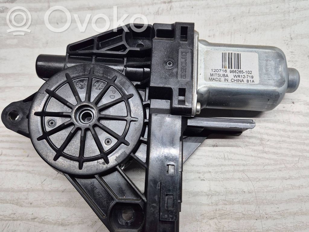 Volvo V70 Silniczek podnoszenia szyby drzwi tylnych 