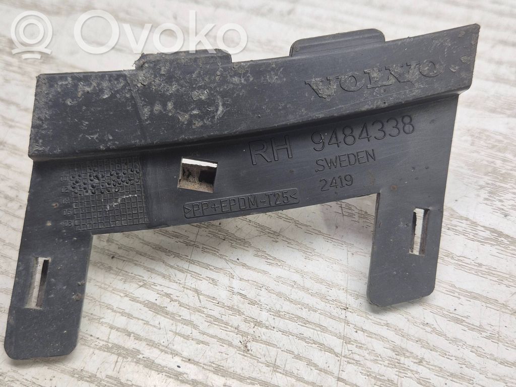 Volvo V70 Front bumper mounting bracket 
