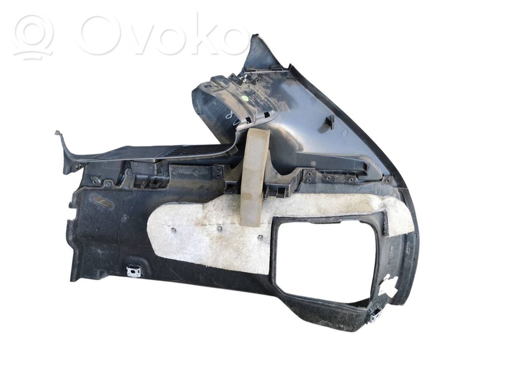 Volvo XC60 Boczek / Tapicerka / bagażnika 