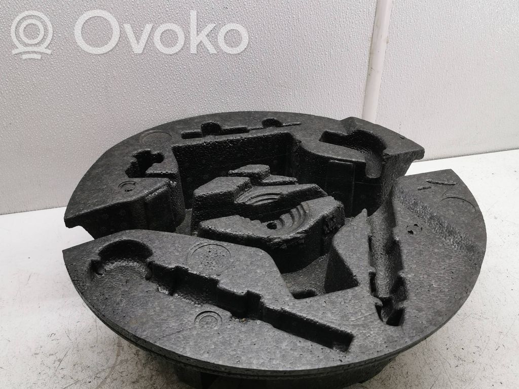 Volvo V40 Spare wheel mounting bracket 