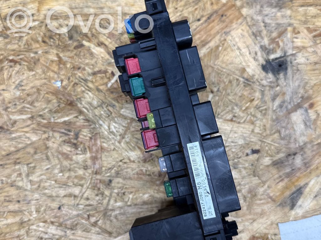 Módulo de fusible   82241FJ060