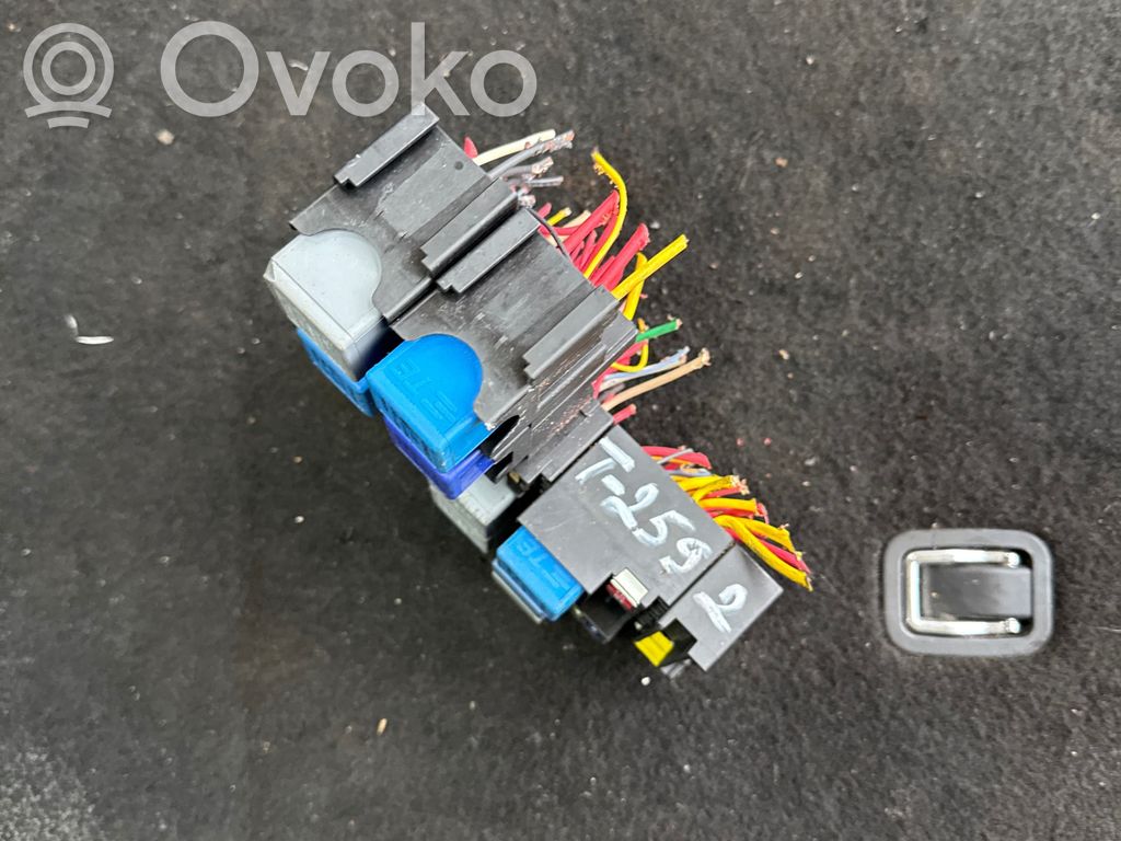 Fuse module   PDBX82
