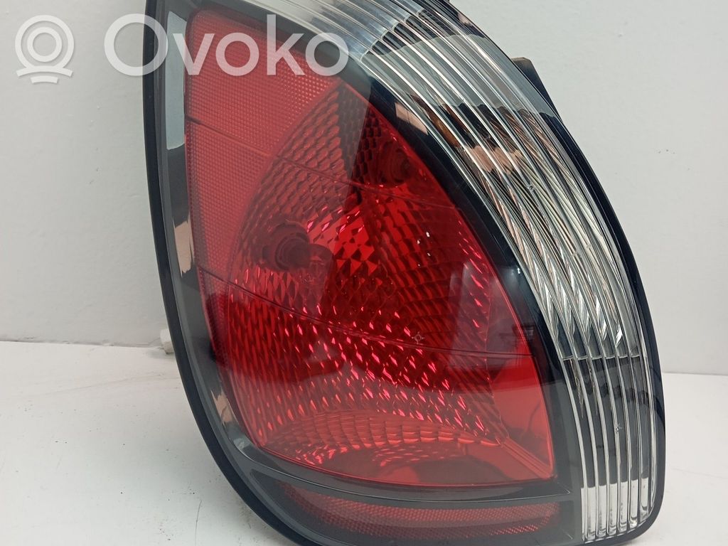 Rear/tail lights   924011G2