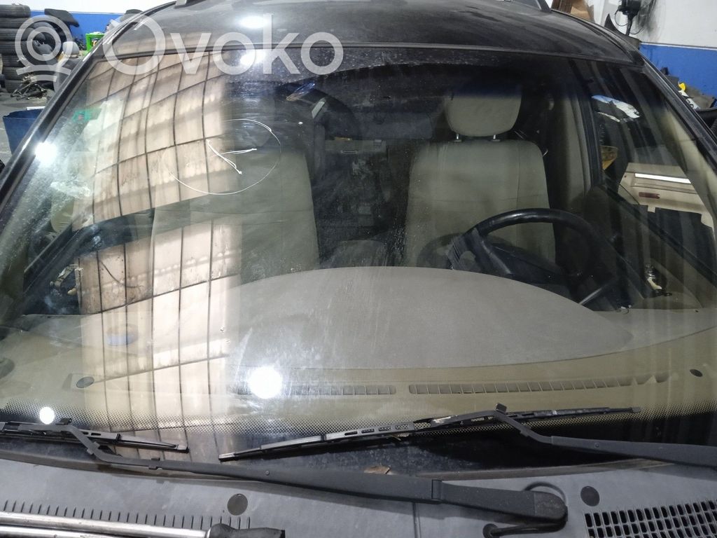 SsangYong Rodius Front windscreen/windshield window 