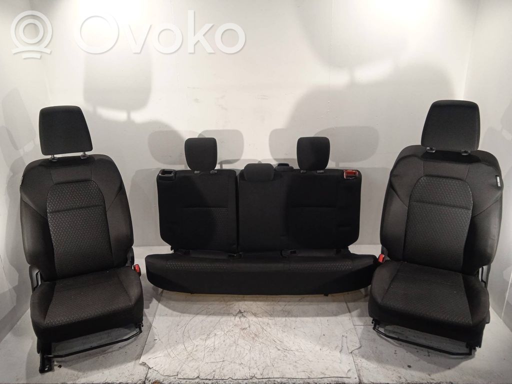 Suzuki Swift III Fotele / Kanapa / Komplet 