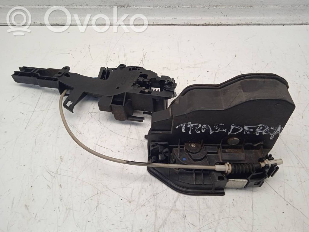 Rear door lock   7202148