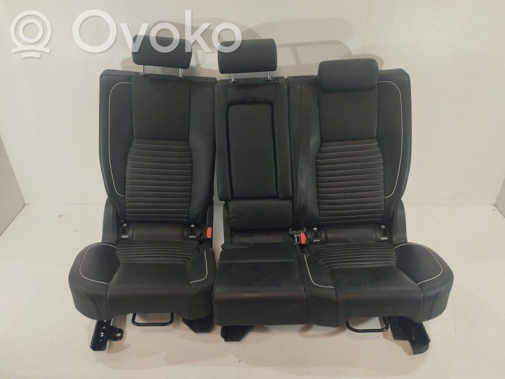 Land Rover Discovery 5 Rear seat 