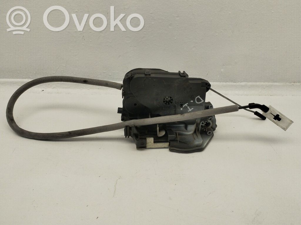 Priekšpusē slēdzene   51217202143