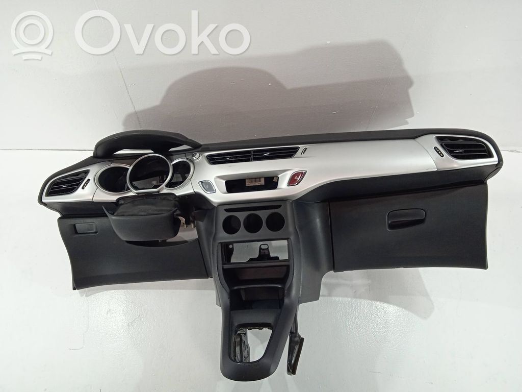 Panelė   8247F7