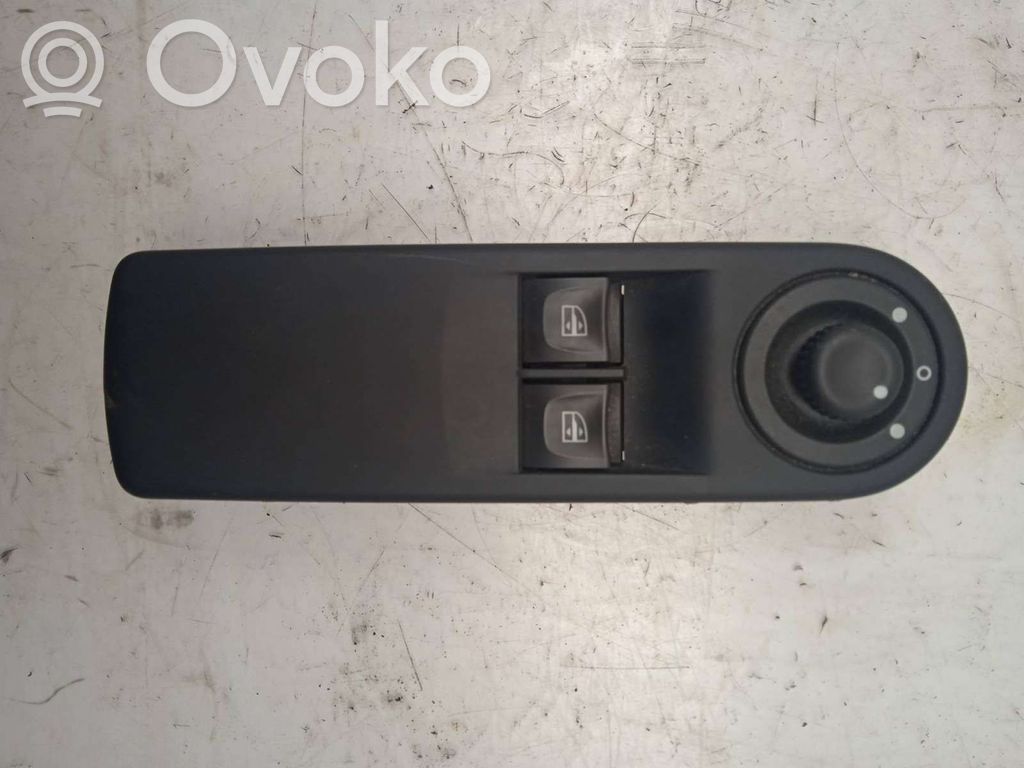 Renault Clio IV Interruptor del elevalunas eléctrico 
