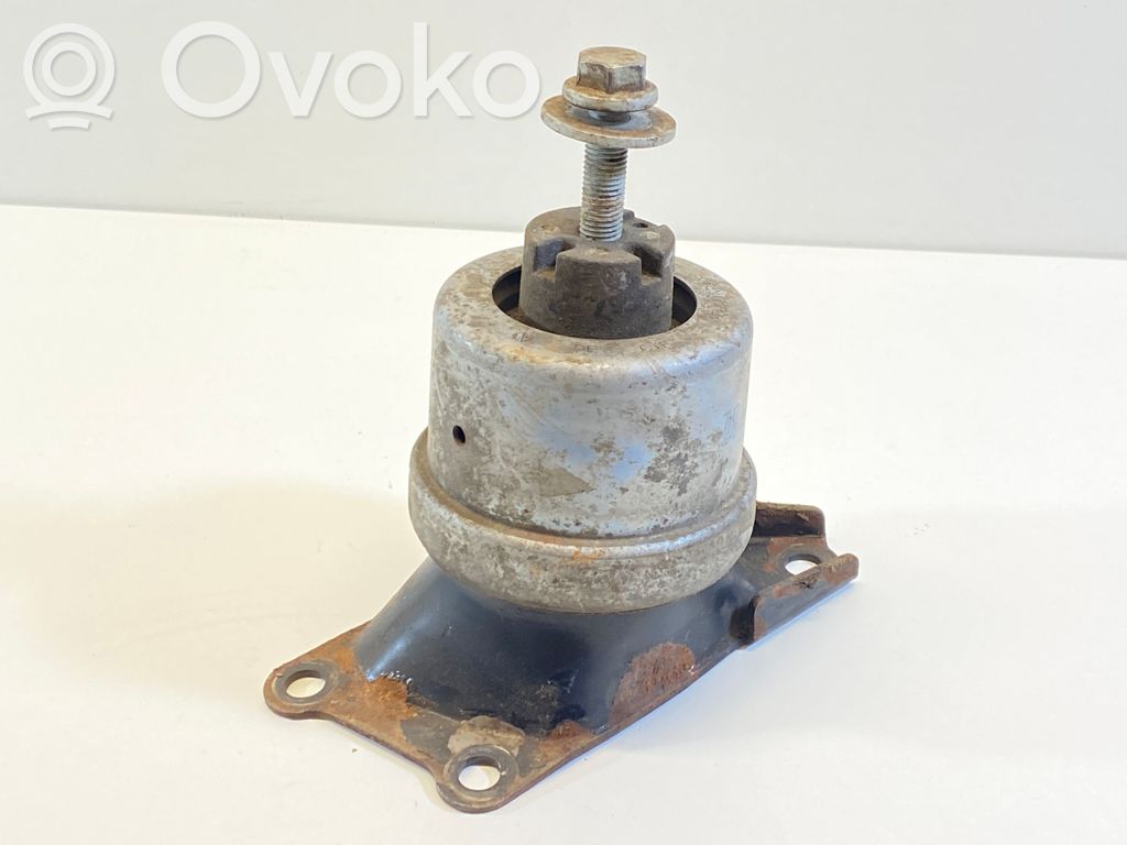 Volkswagen Multivan T6 Engine mount bracket 