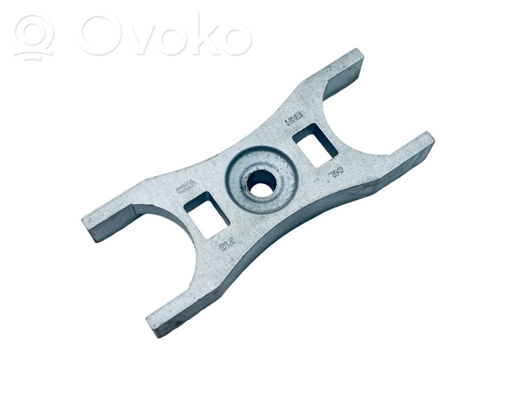 Abrazadera del inyector de combustible   04L130216