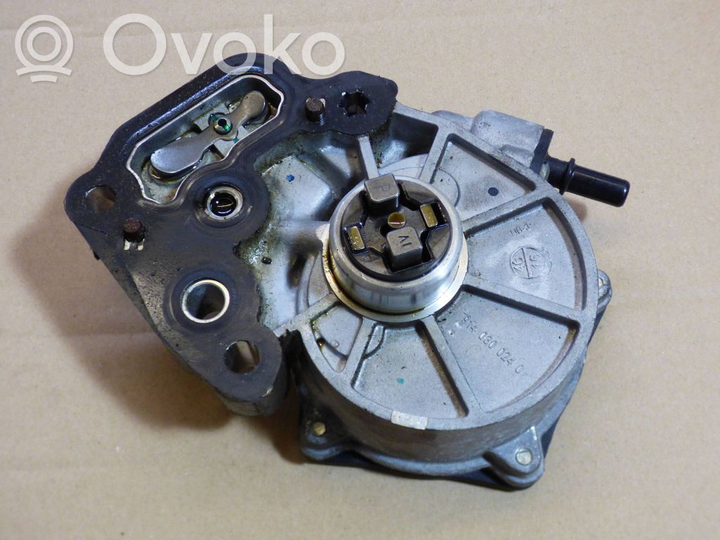 Opel Astra K Vacuum pump 