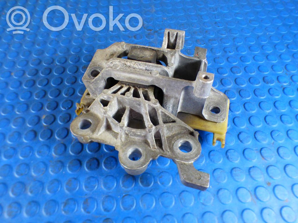 Opel Astra K Gearbox mounting bracket 