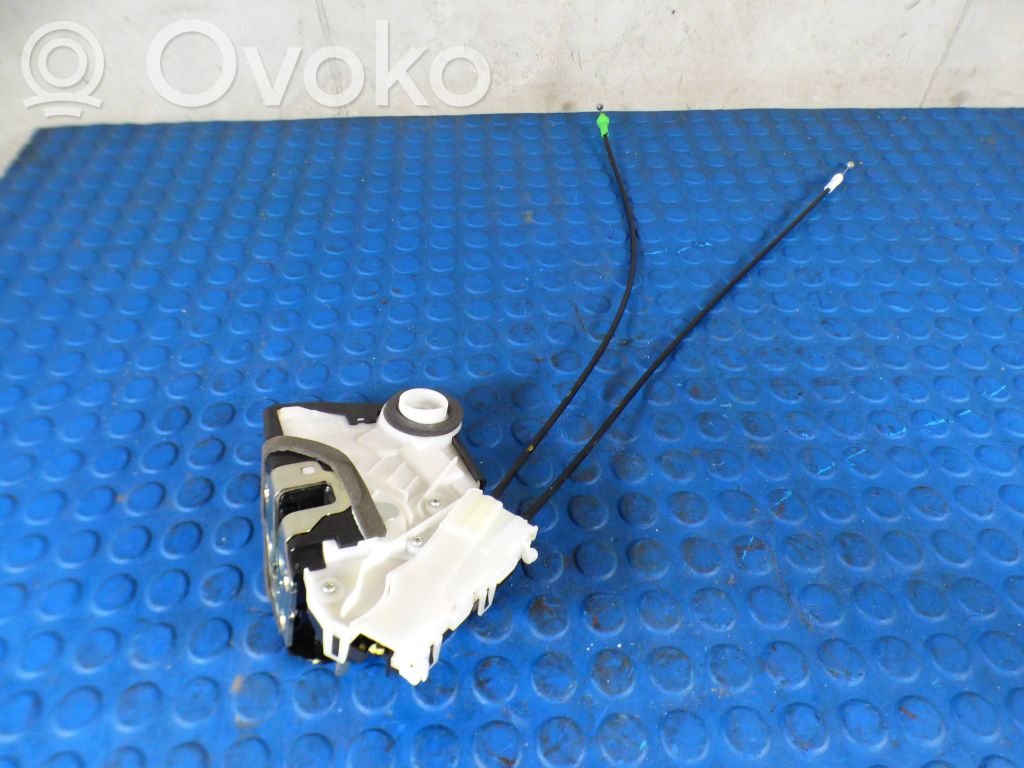 Toyota Yaris Zamek drzwi przednich 