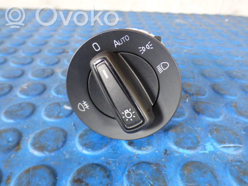 Skoda Fabia Mk3 (NJ) Interruptor de luz 