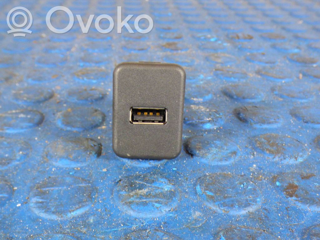 Opel Corsa E USB-Anschluss 