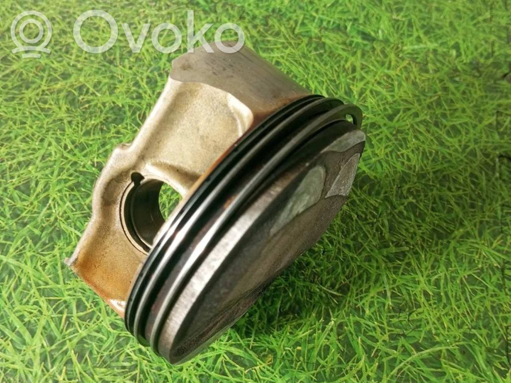 BMW M5 Piston 