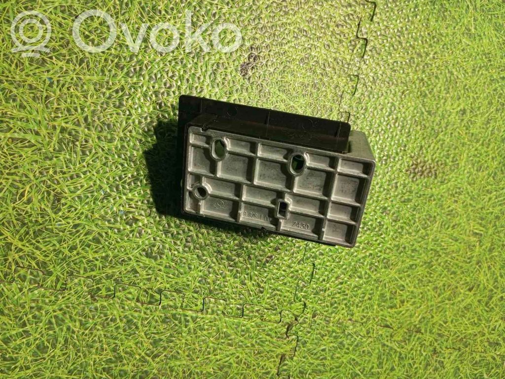 Parcel shelf load cover mount bracket   9928100014