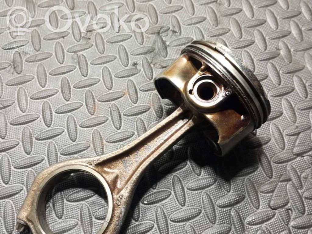 BMW X5M E70 Piston with connecting rod 