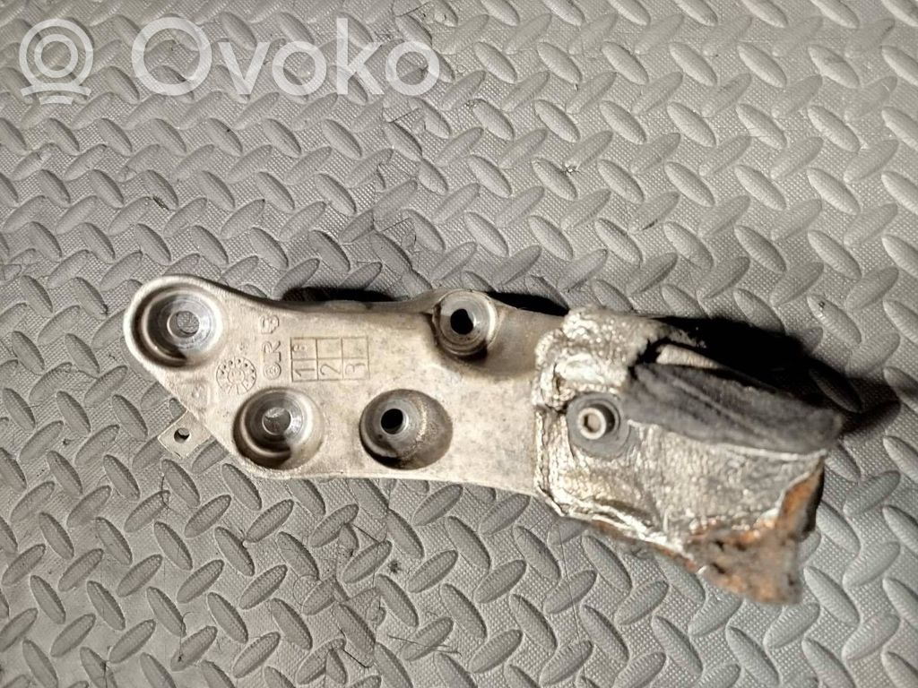 Maserati Ghibli Engine mounting bracket 